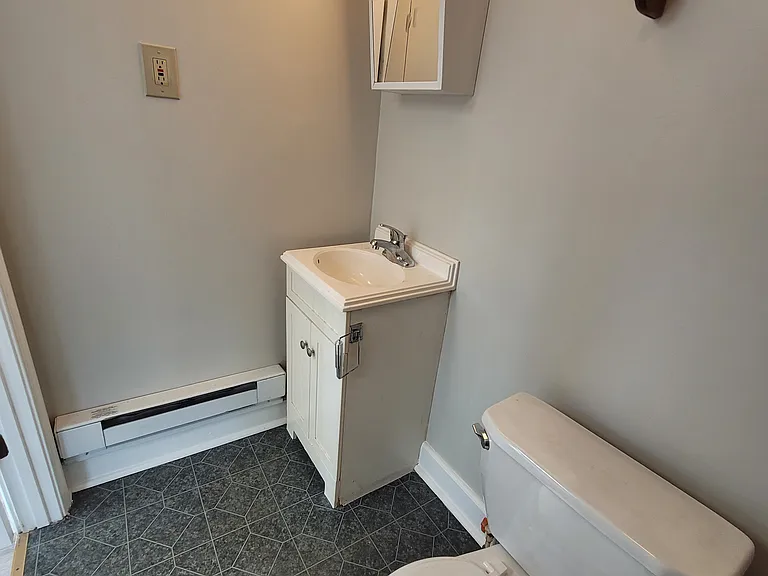 28 N Queen St — Photo 6