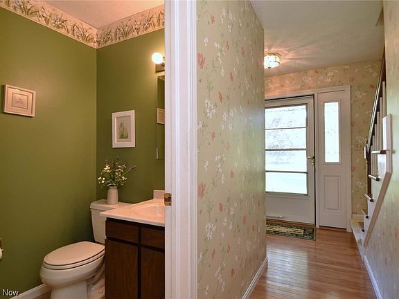 4th image of 9257 Meadow Ln