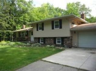 8709 Ranch Dr, Chesterland, OH 44026