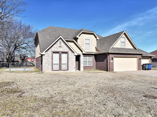 2215 E 32nd Pl N, Tulsa, OK 74110