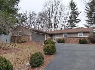 2001 Lemontree Ln, Collinsville, IL 62234