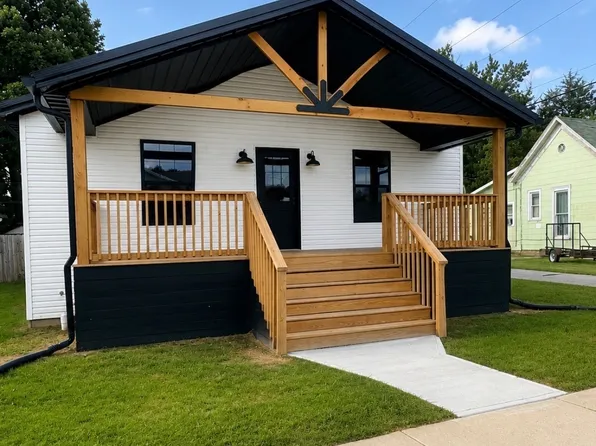 424 W 1st St, Rushville, IN 46173