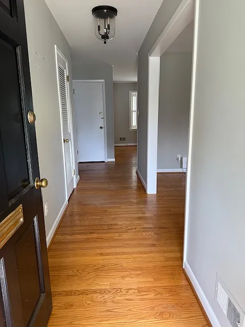 3 bed, 1900 sqft, $1,975 — Photo 4