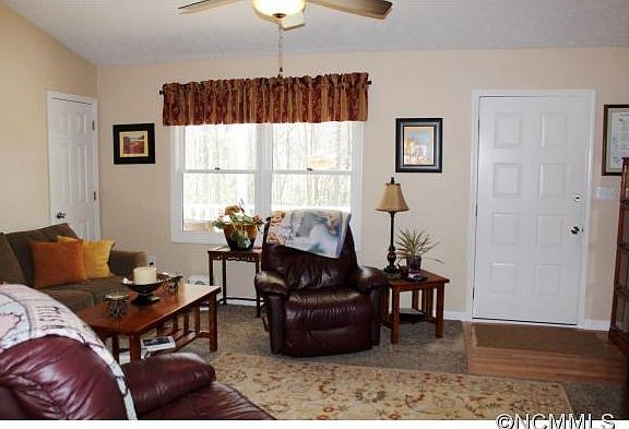 4th image of 409 Grouse Ln
