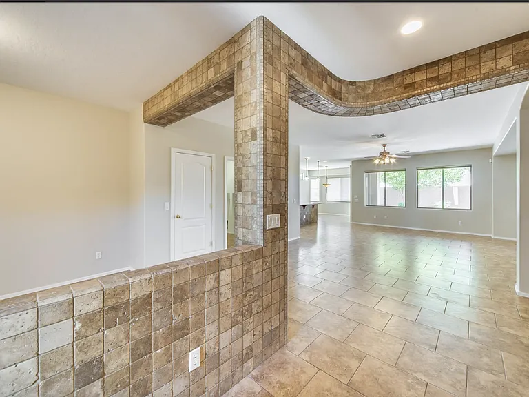 2307 W Spur Dr — Photo 7