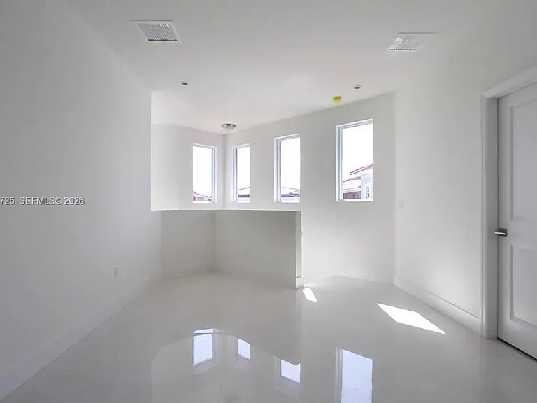 15631 SW 11th Ter — Photo 34