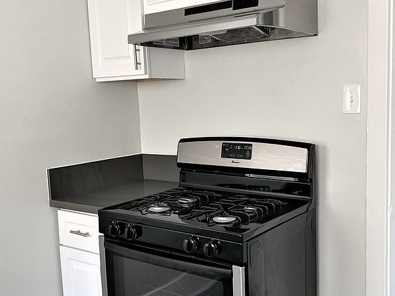 4th image of 1332 Stanley Ave #1334