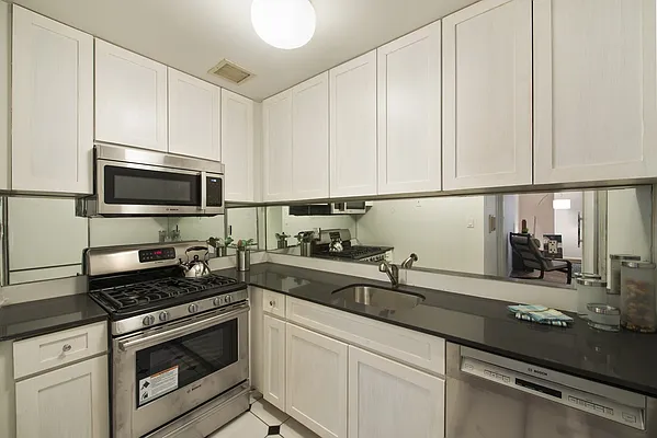 Sold by Nest Seekers International | media 4