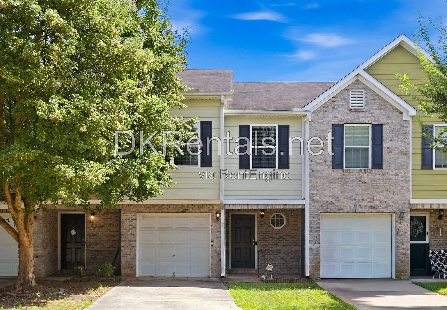 3 bed, 2.5 bath, 1588 sqft, $1,600 — Photo 1