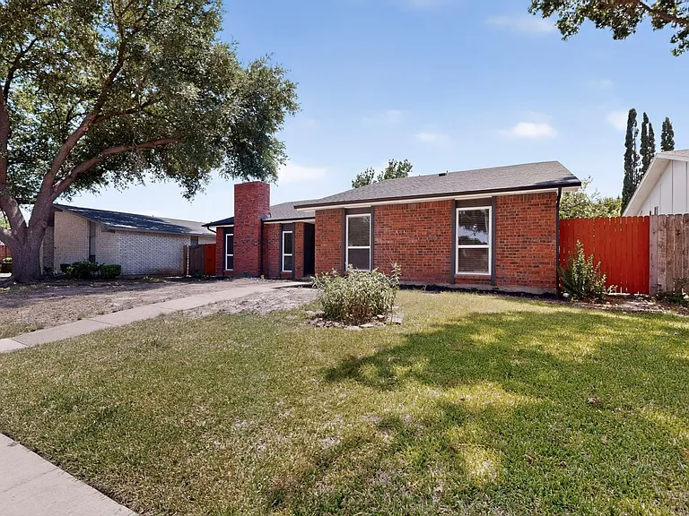 243 Woodhurst Dr — Photo 4