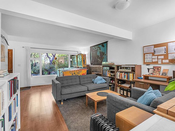 5th image of 825 W 20th St