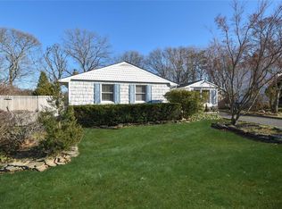 11 Mountain St, Ronkonkoma, NY 11779