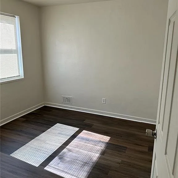 102 E Norman Ave — Photo 3