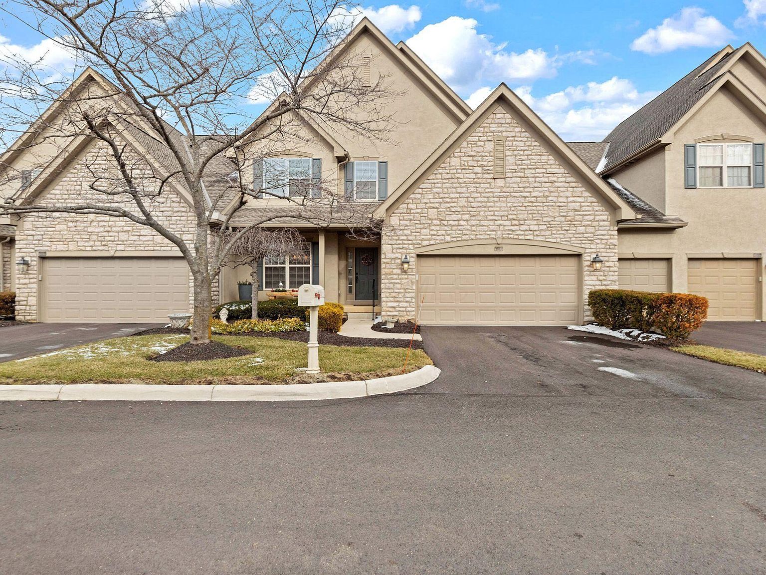 8033 Hillingdon Dr