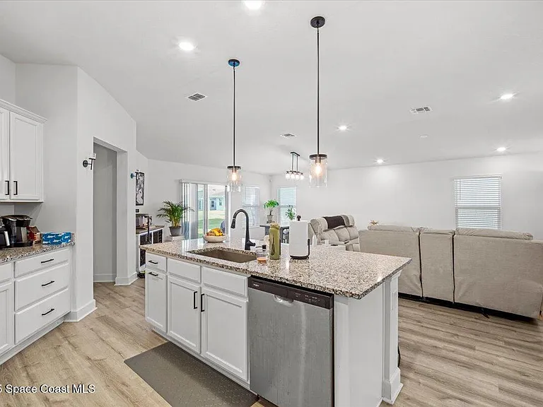 527 Glaspell Cir SE — Photo 11