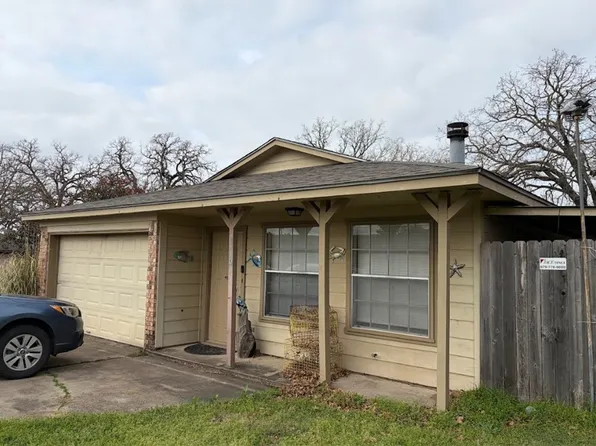 4101 Woodcrest Dr, Bryan, TX 77802