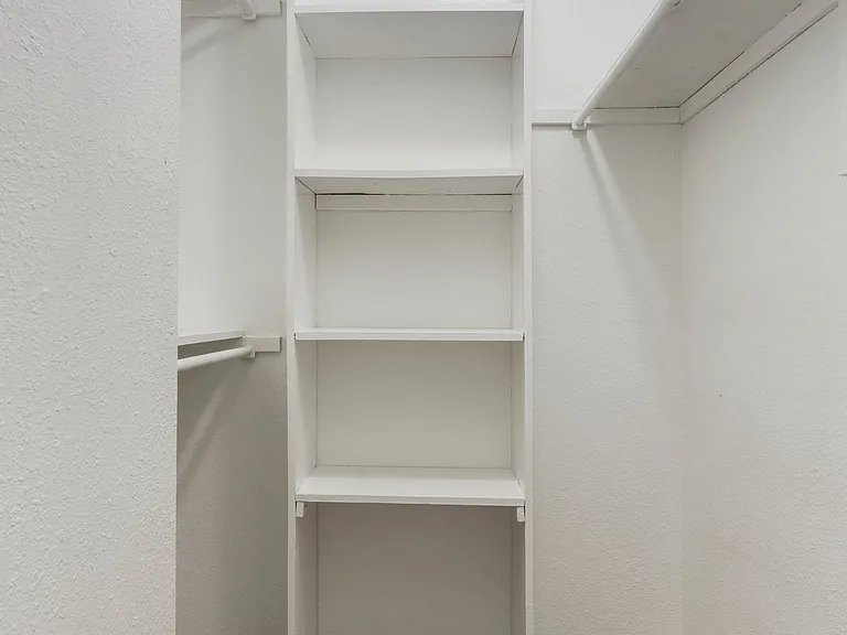 Post Oak Apartments — Photo 14