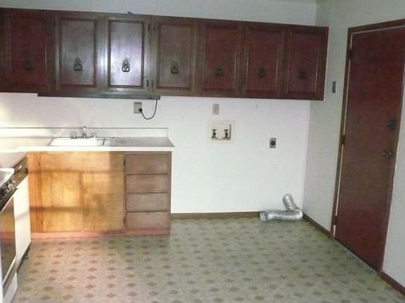 2nd image of 412 NW 72nd St