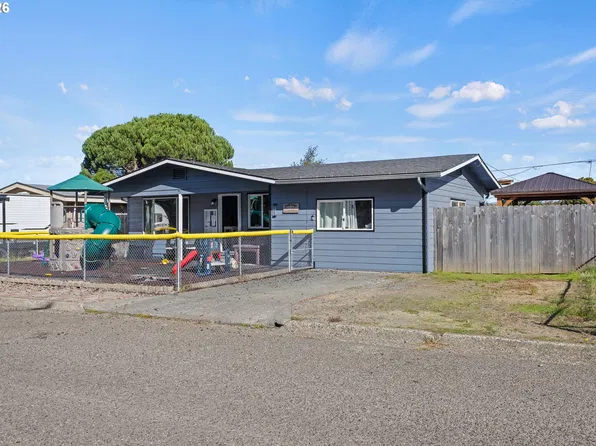 1617 Arthur St, North Bend, OR 97459