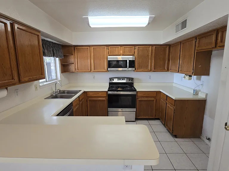 7665 Le Conte Dr — Photo 5