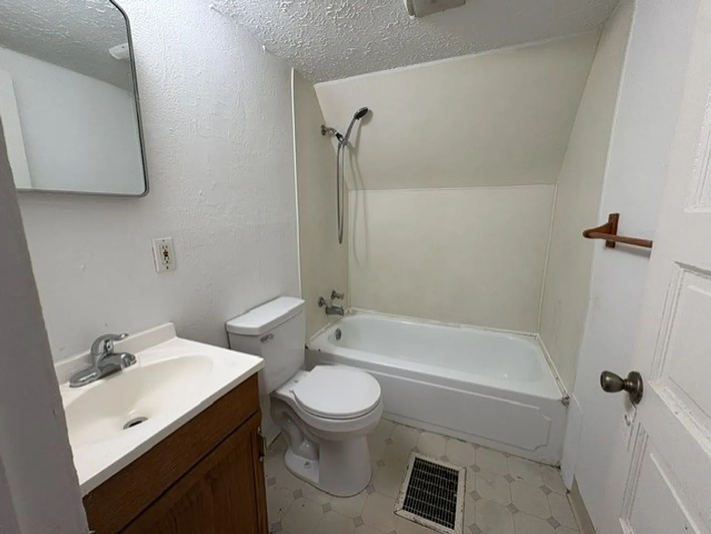Cozy 2BR Home with Yard & Off-Street Parking 1306 Madison Ave — Photo 4