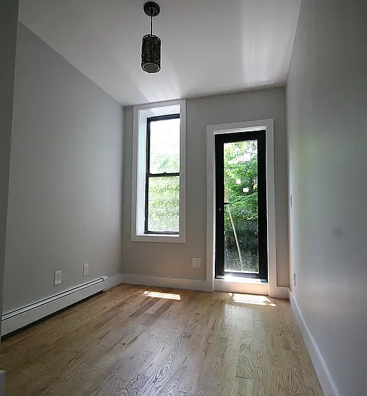 1048 Putnam Ave #1L — Photo 5