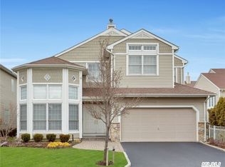 5 Cove Ln, Plainview, NY 11803