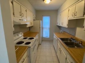 Spacious 2 bedroom , 1 bath - Just 8 minutes from the University of South Carolina!
