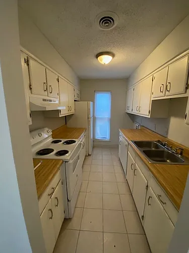 Spacious 2 bedroom , 1 bath - Just 8 minutes from the University of South Carolina! Photo 1