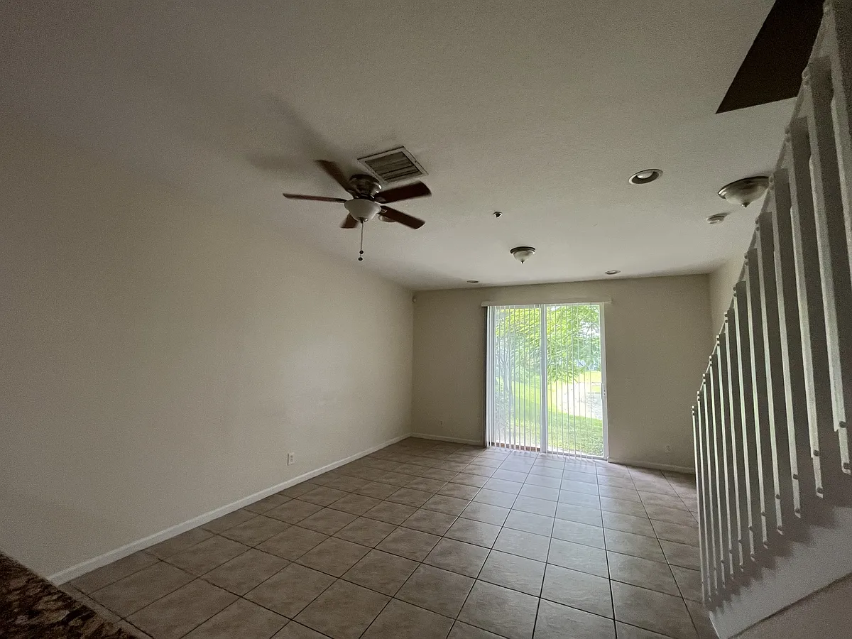 Building Photo - 3416 NW #14CT