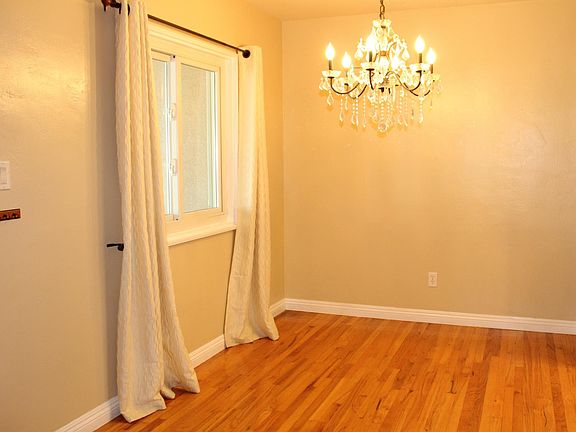 4th image of 1140 Lorna Ave