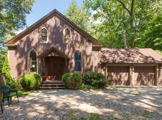 462R Tunxis Ave, Bloomfield, CT 06002