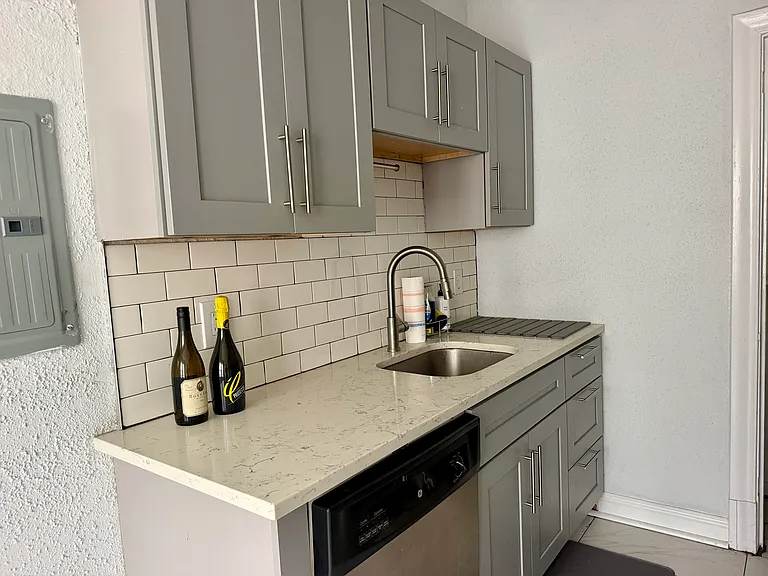 7355 Lindell Blvd #206 — Photo 4