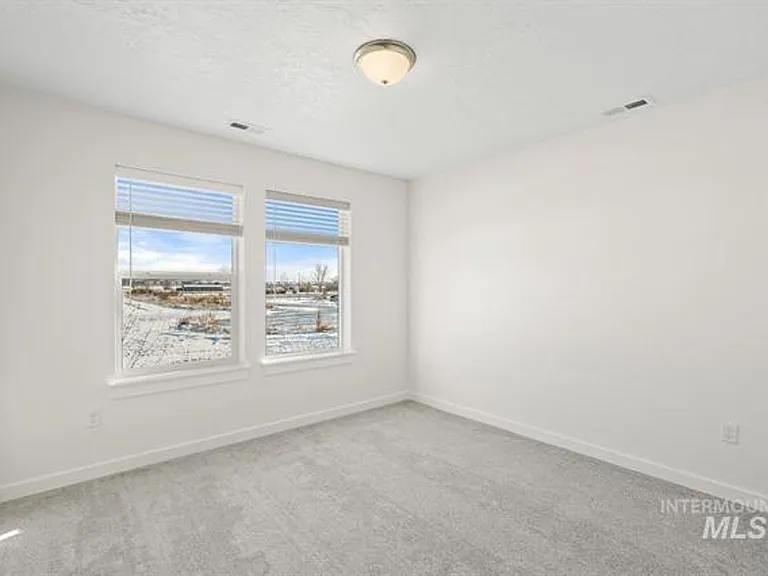 352 N Tessa Ln — Photo 12