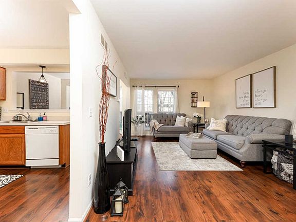 3rd image of 3065 Village Cir N