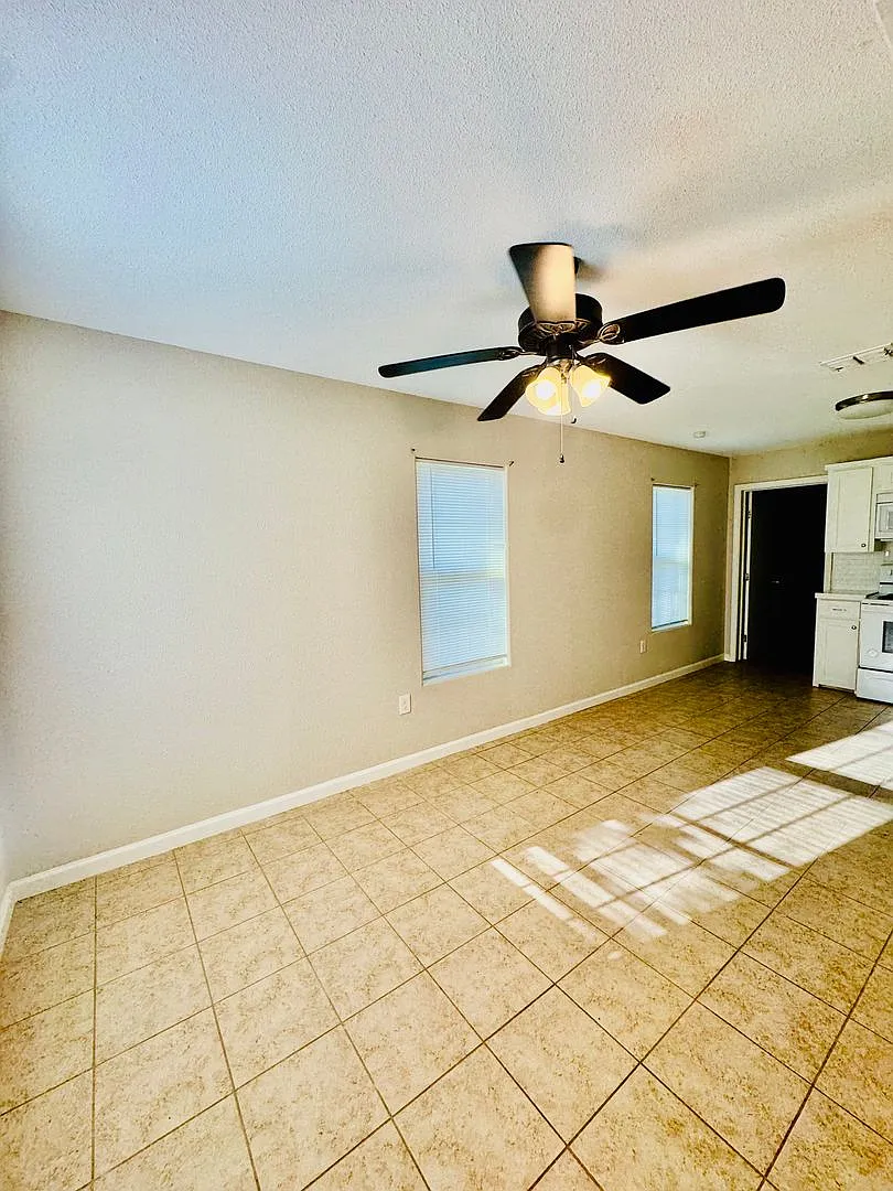 All Bill Included-2 Bedroom / 1 Bath Rental Southside Neighborhood — Photo 2