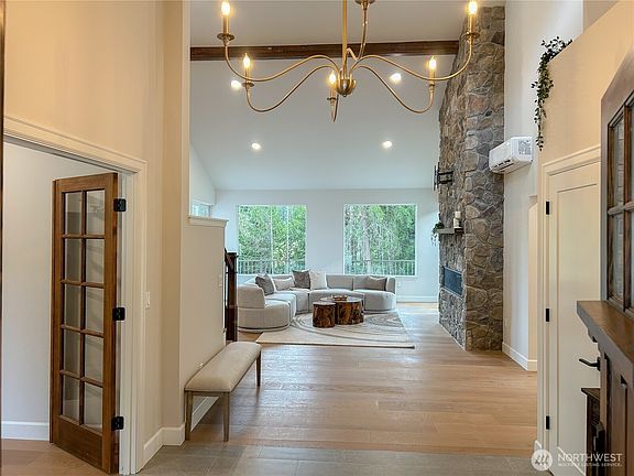 3rd image of 138 Lostwood Lane