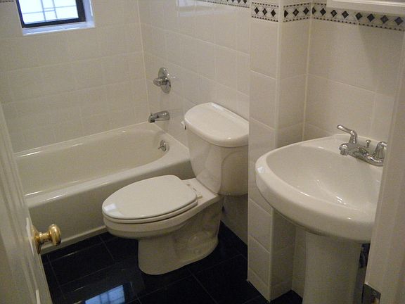 3rd image of 67 W 107th St