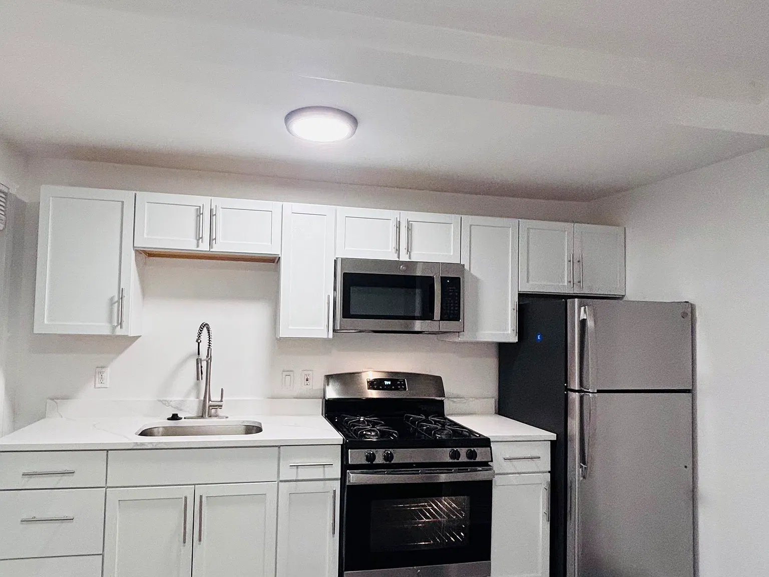 1 bed, 1.0 bath, $2,100 — Photo 1