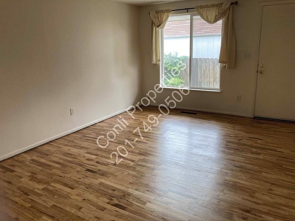 1st image of 922 S Lake St #4