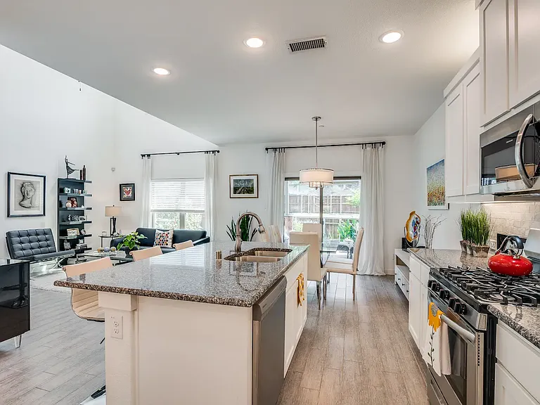 2724 Splendor Dr — Photo 8