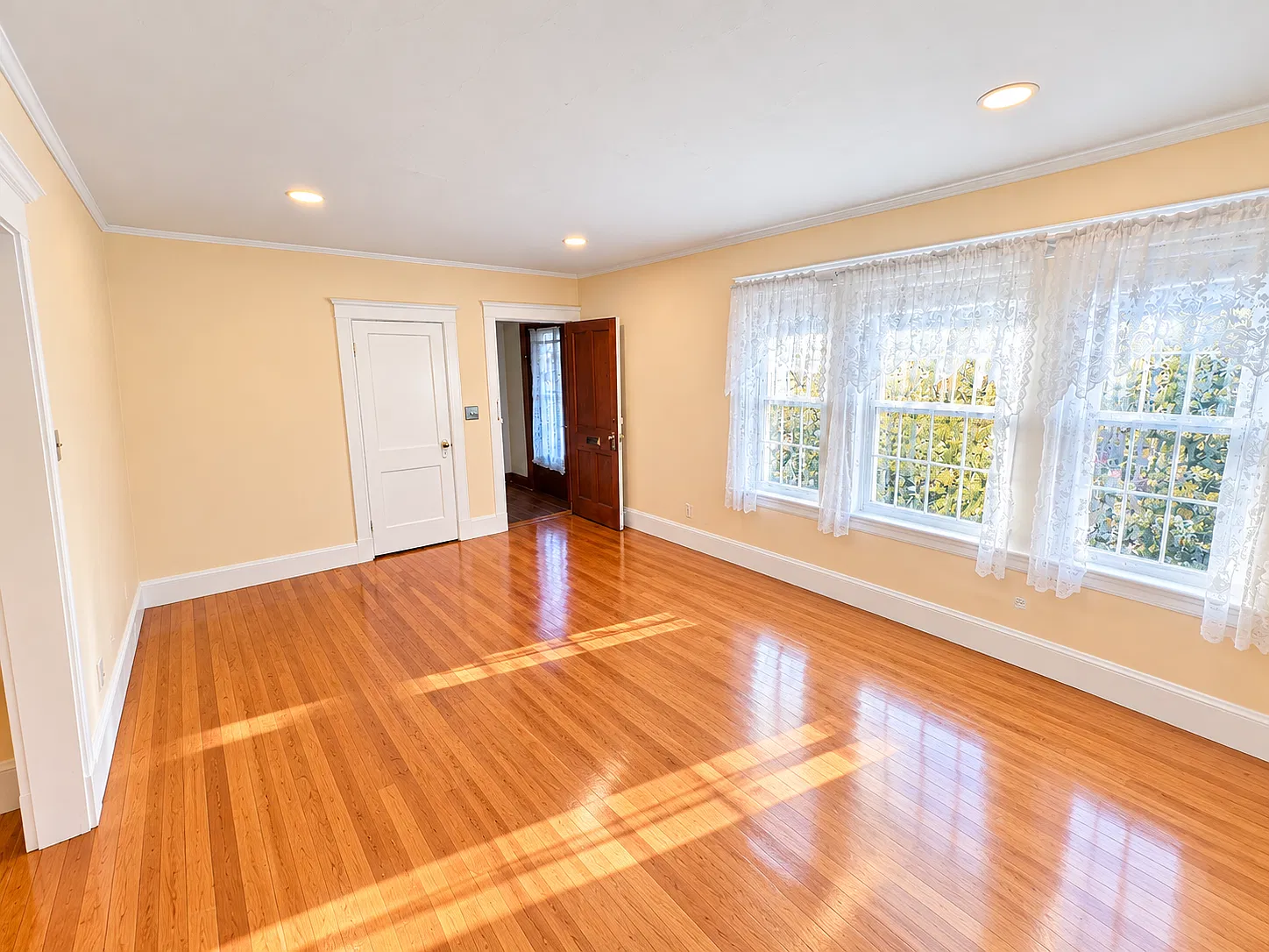 2 bed, 1050 sqft, $3,150 — Photo 2
