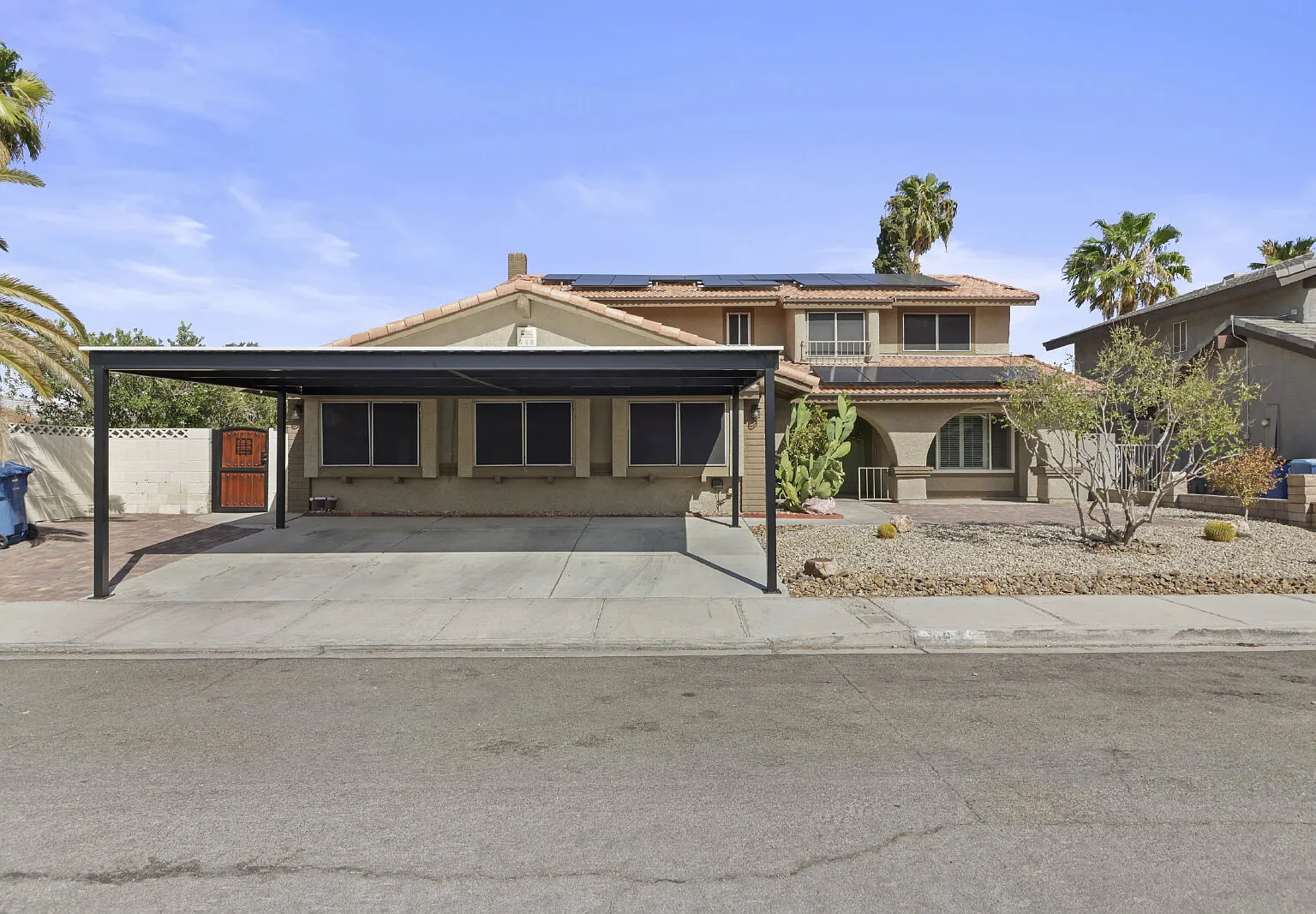 5 bed, 3.0 bath, 2830 sqft, $4,400 — Photo 2