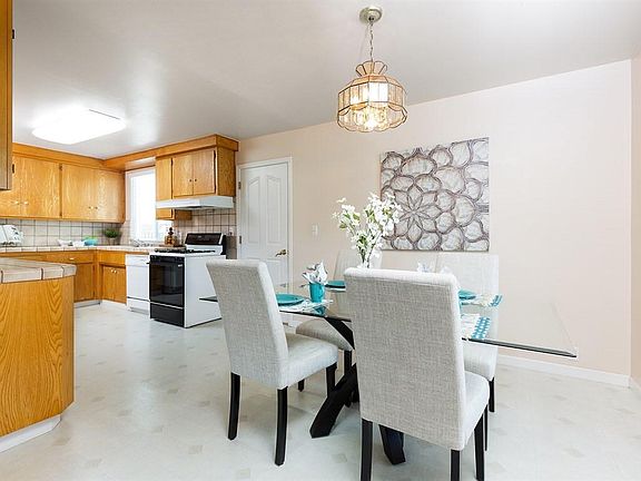 4th image of 909 Copal Ct
