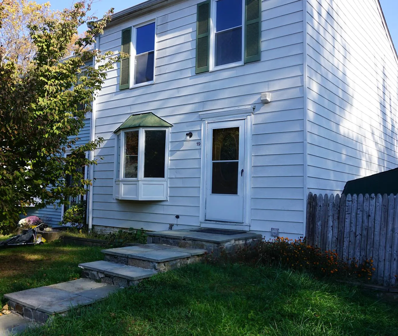 3 bed, 2.5 bath, 1080 sqft, $2,700 — Photo 1