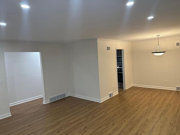5th image of 1955 Axtell Dr APT 2