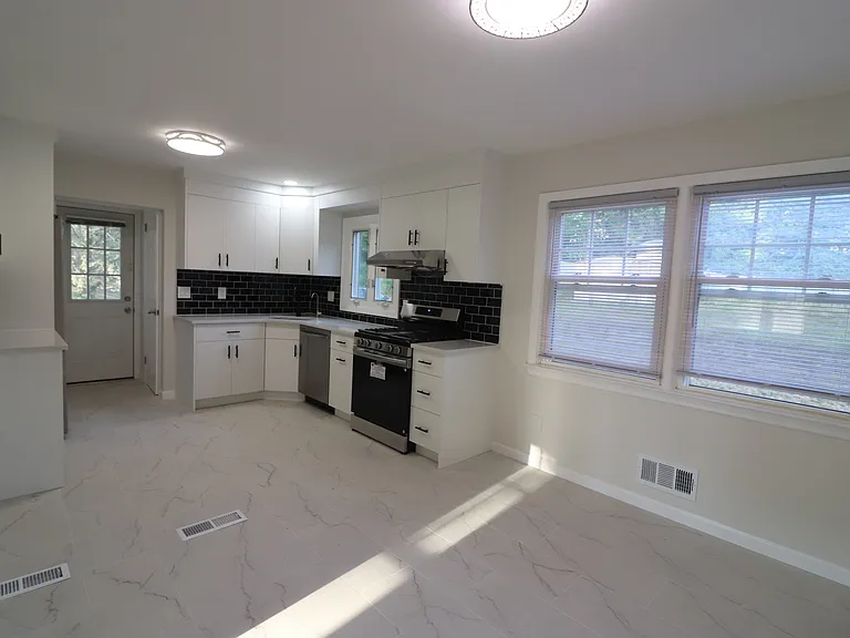 387 Gilbert St — Photo 2