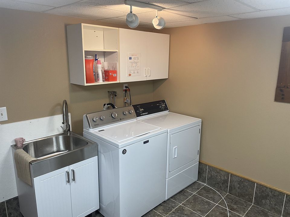 2nd image of 910 15th Ave W #910