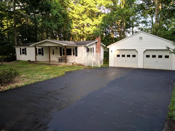 2512 Shagbark Ln, Stroudsburg, PA 18360