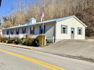 228 S Monroe St, Alderson, WV 24910